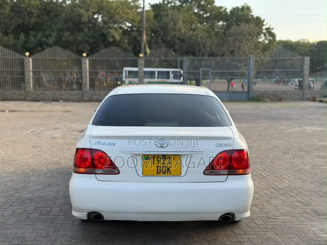 Toyota Crown Royale 2005 Pearl