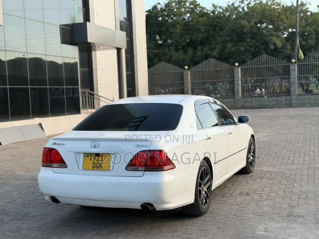 Toyota Crown Royale 2005 Pearl