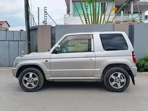Mitsubishi Pajero 2000 Gray