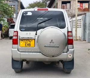 Mitsubishi Pajero 2000 Gray