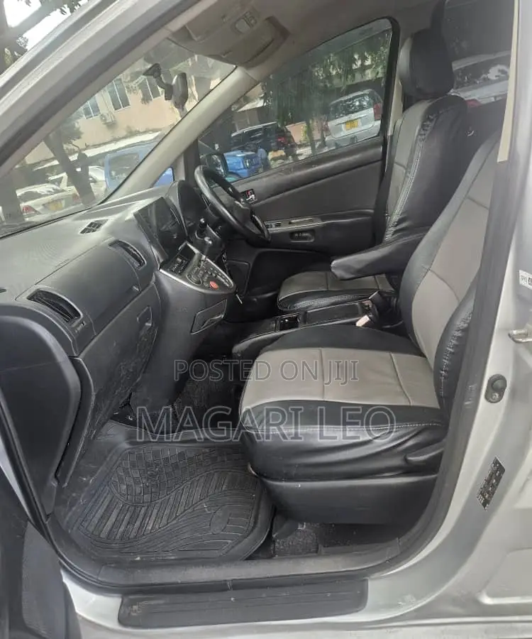 Toyota Wish 2005 Silver