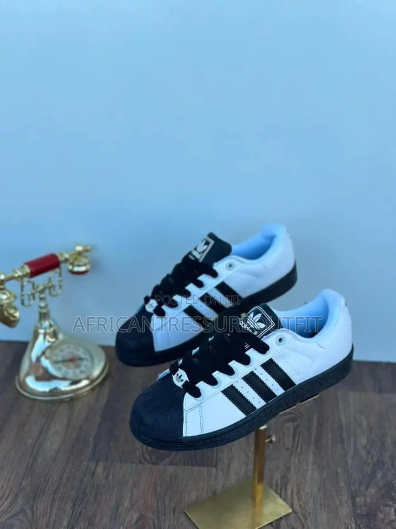 Adidas Superstar Sneakers