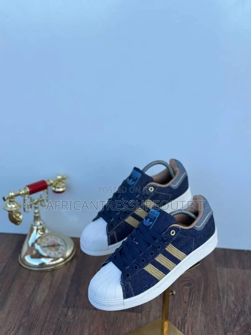 Adidas Superstar Sneakers