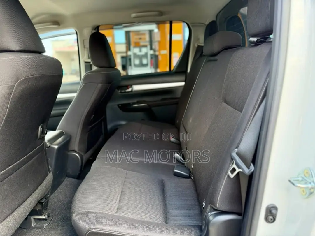 Toyota Hilux 2024 White