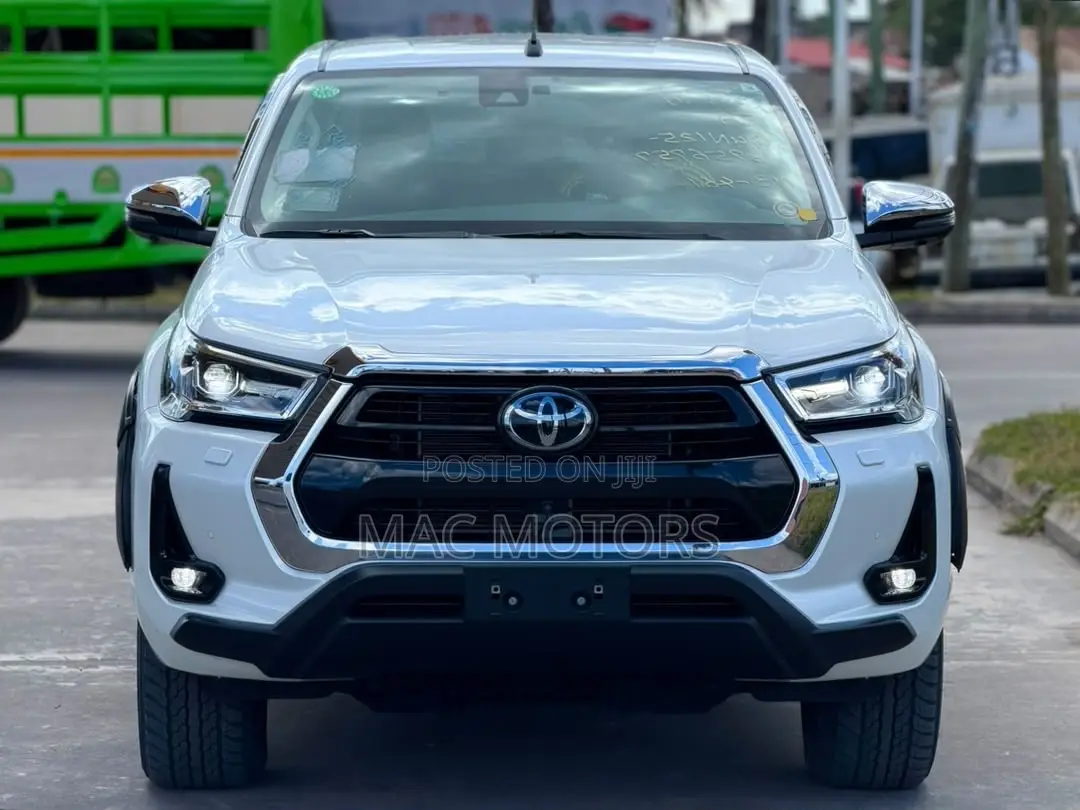 Toyota Hilux 2024 White