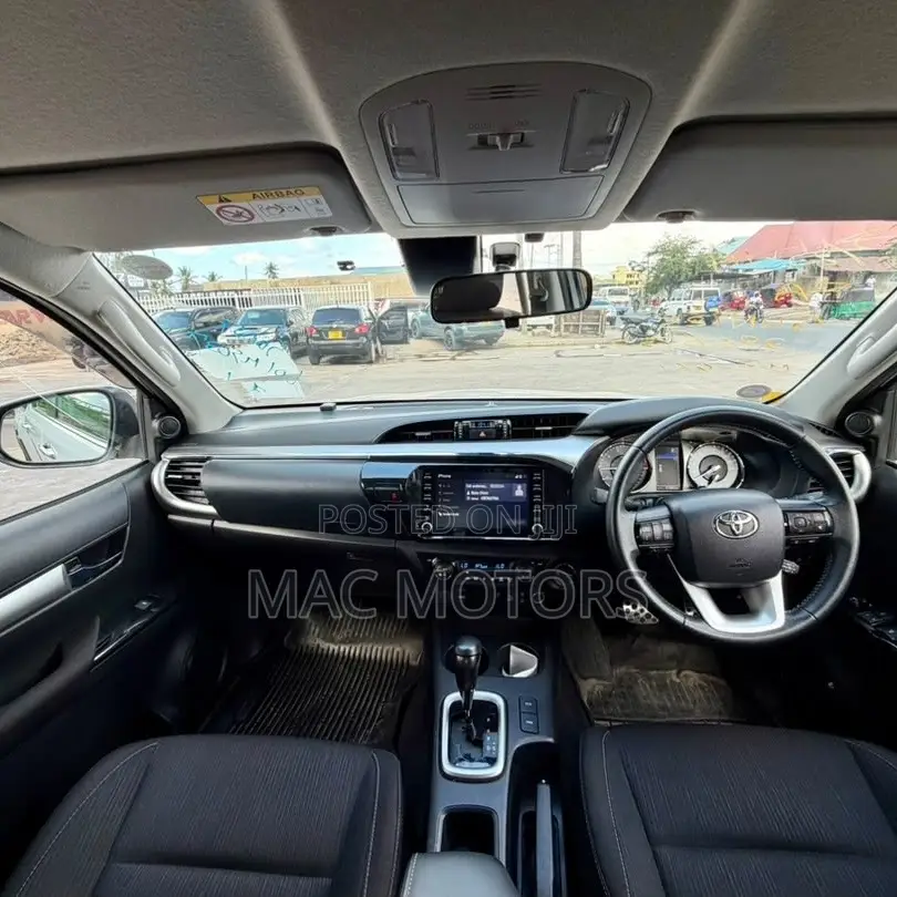 Toyota Hilux 2024 White