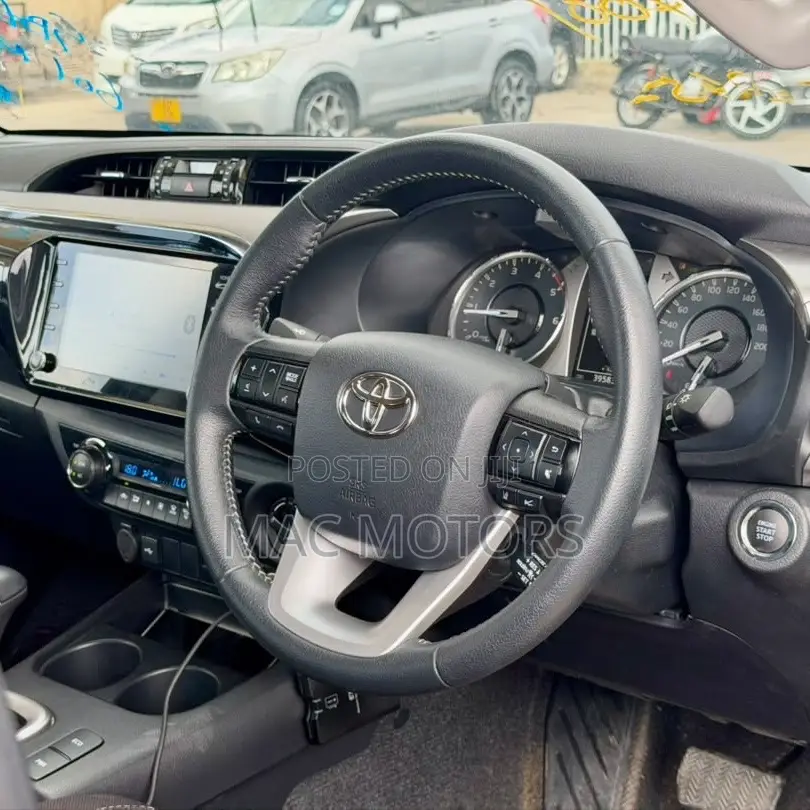 Toyota Hilux 2024 Black