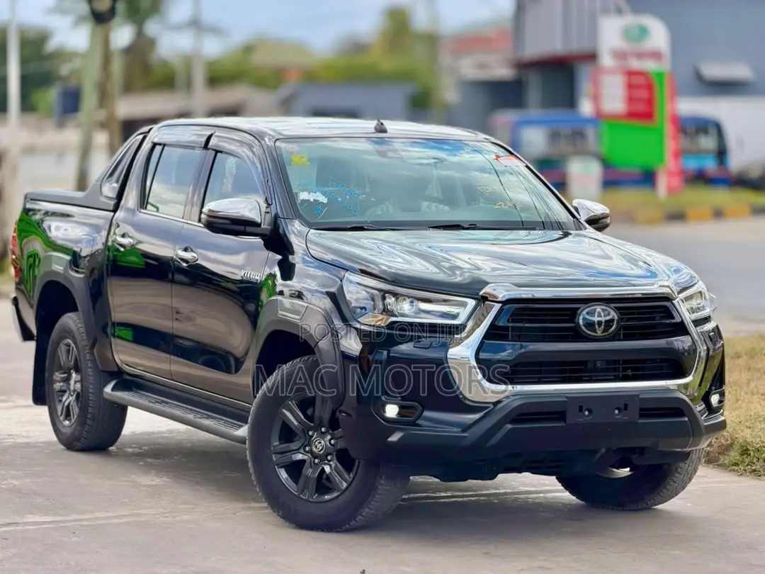 Toyota Hilux 2024 Black