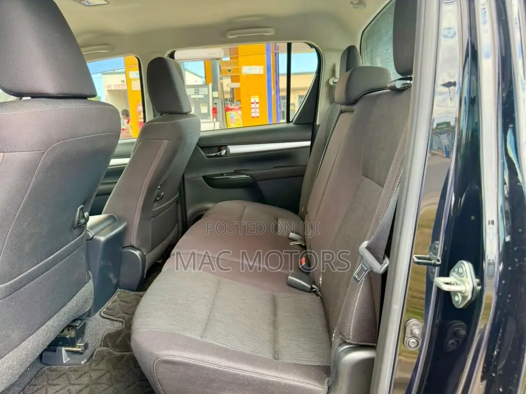 Toyota Hilux 2024 Black