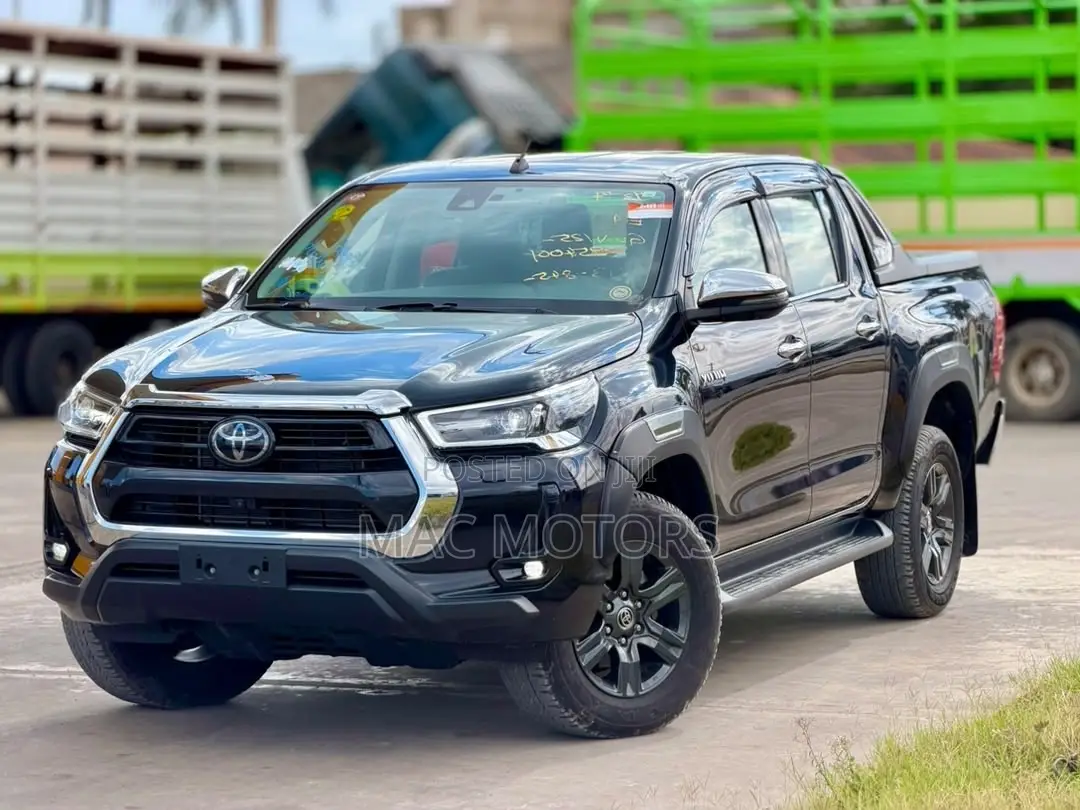 Toyota Hilux 2024 Black