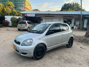 Toyota Vitz 2000 Silver