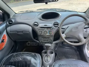 Toyota Vitz 2000 Silver