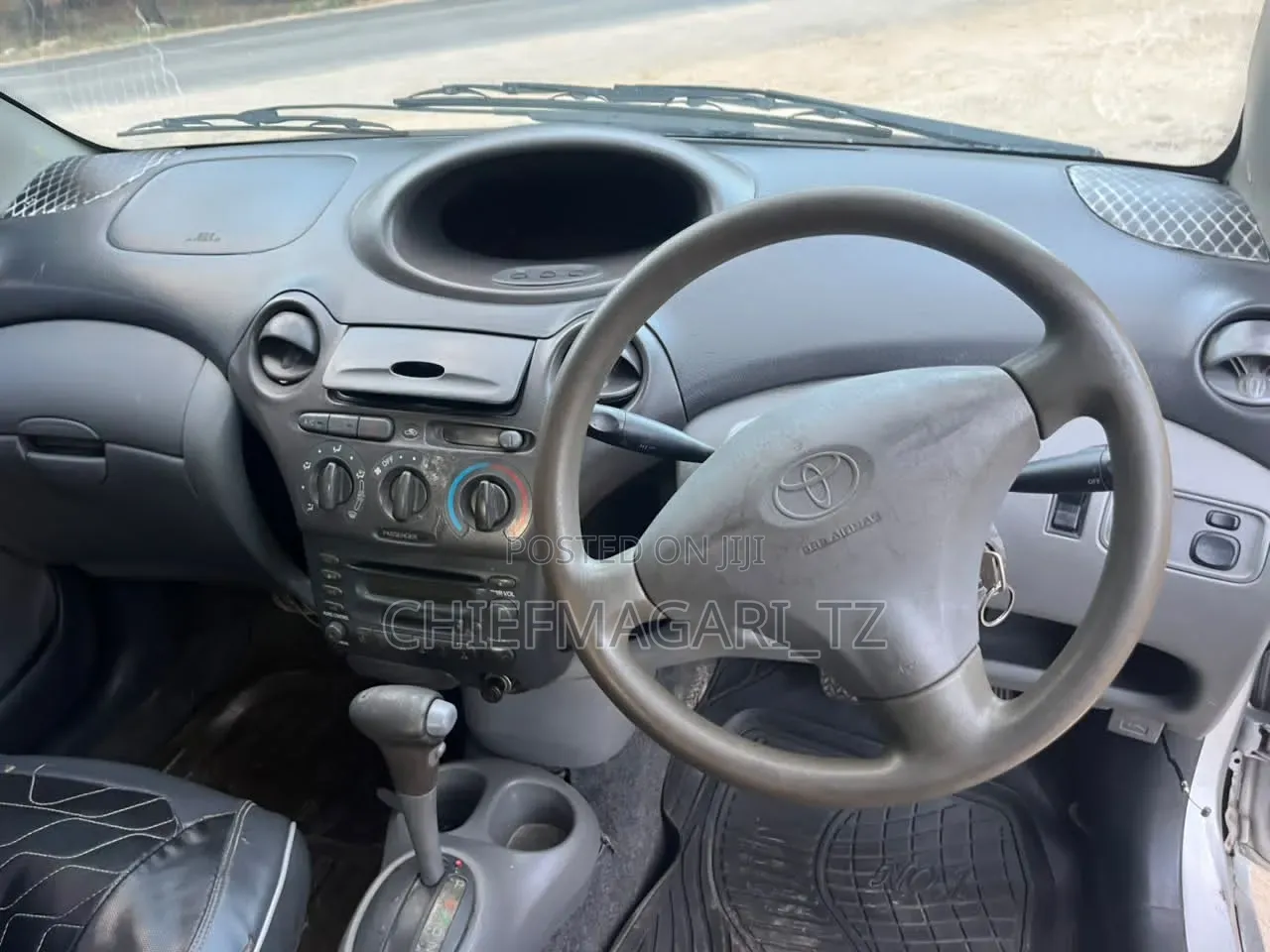 Toyota Vitz 2000 Silver