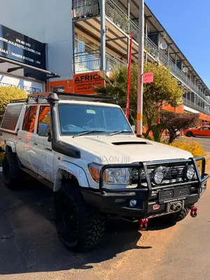 Toyota Land Cruiser 2018 White