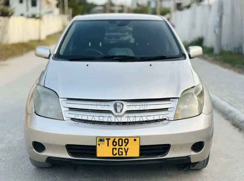 Toyota IST 2005 Ivory