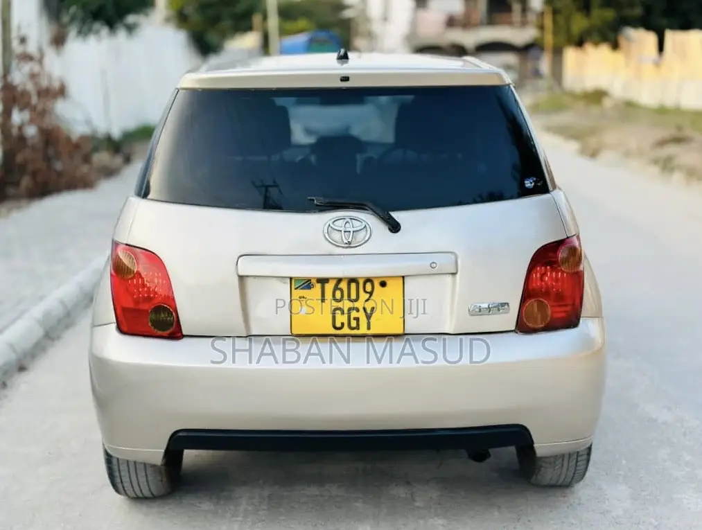 Toyota IST 2005 Ivory