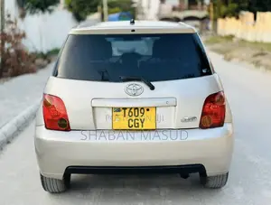 Toyota IST 2005 Ivory
