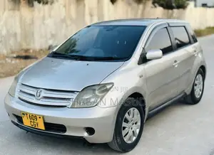 Toyota IST 2005 Ivory