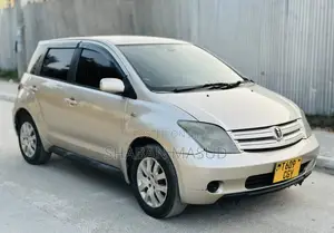Toyota IST 2005 Ivory