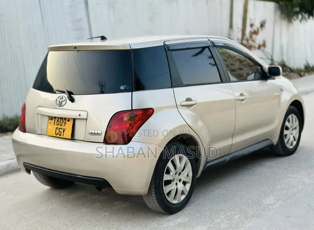 Toyota IST 2005 Ivory