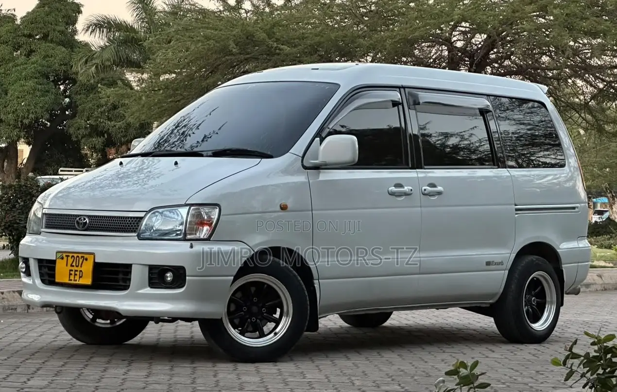 Toyota Noah 2001 Gray