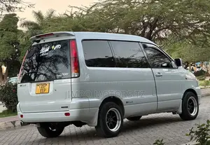 Toyota Noah 2001 Gray