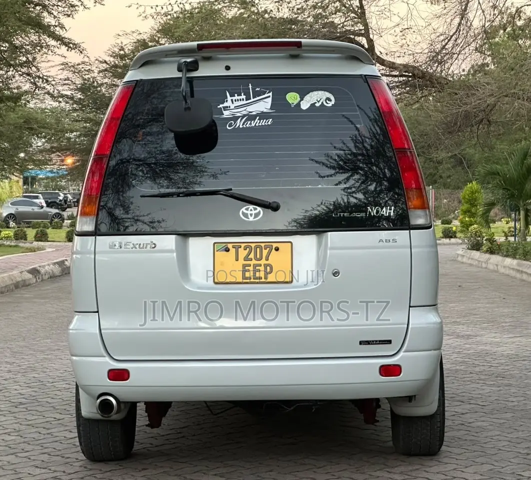 Toyota Noah 2001 Gray