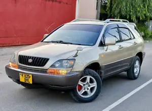 Toyota Harrier 2.2 16V 2002 Gold