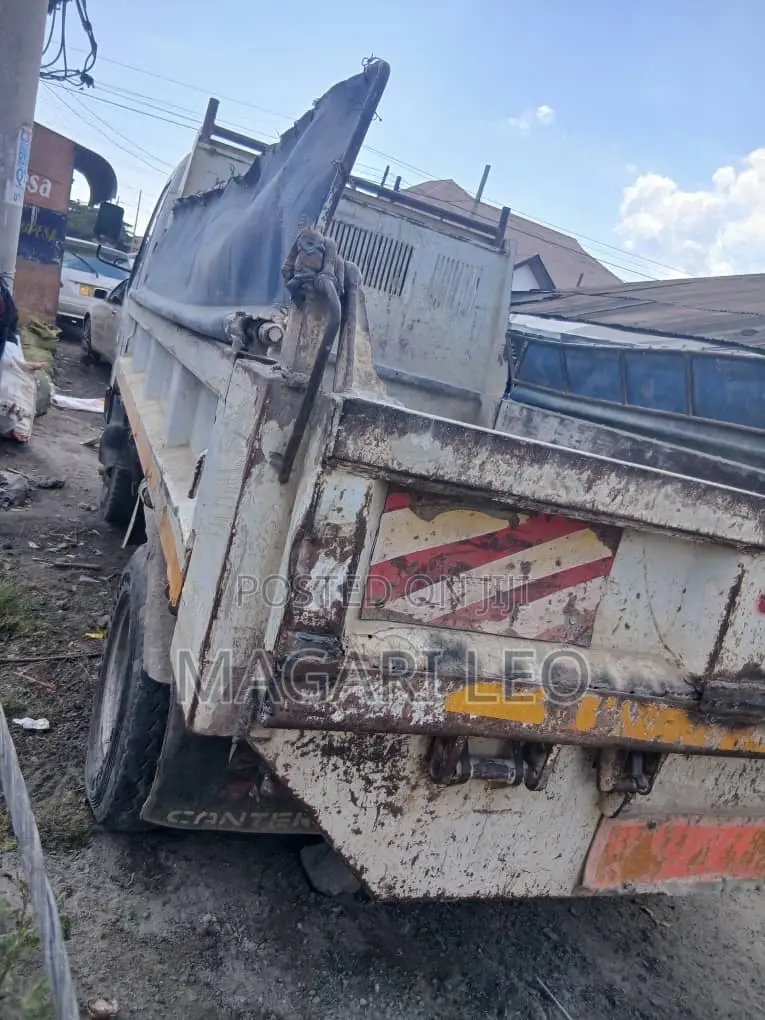 Mitsubishi Canter Tiper