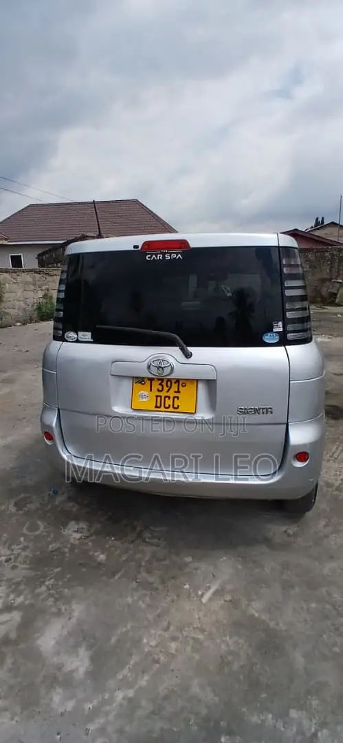 Toyota Sienta 1.5 FWD 2005 Silver