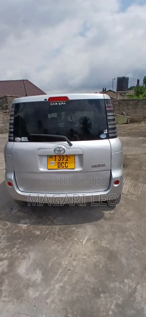 Toyota Sienta 1.5 FWD 2005 Silver