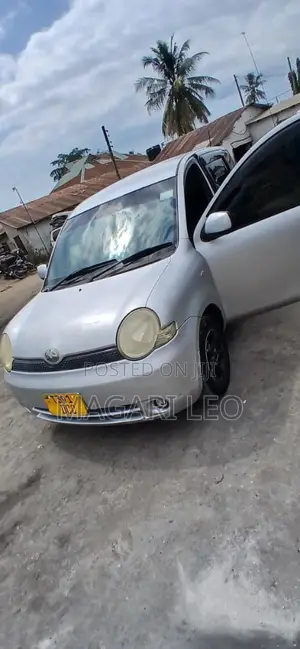 Toyota Sienta 1.5 FWD 2005 Silver