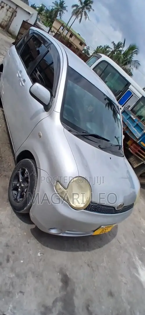 Toyota Sienta 1.5 FWD 2005 Silver