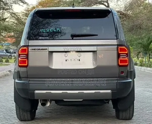 Toyota Land Cruiser Prado 2022 Brown