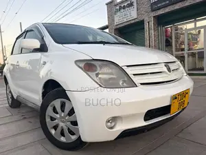 Toyota IST 2004 White