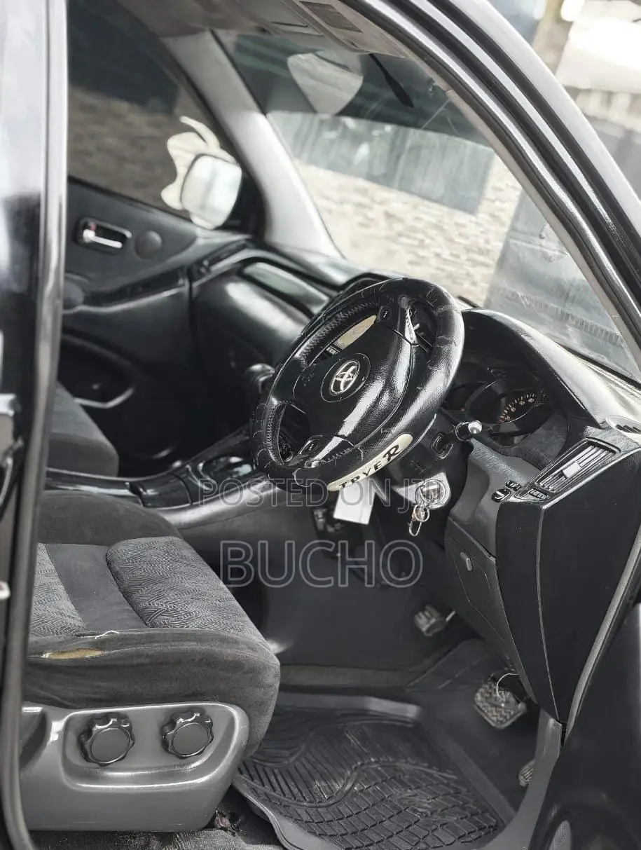 Toyota Kluger 2004 Black