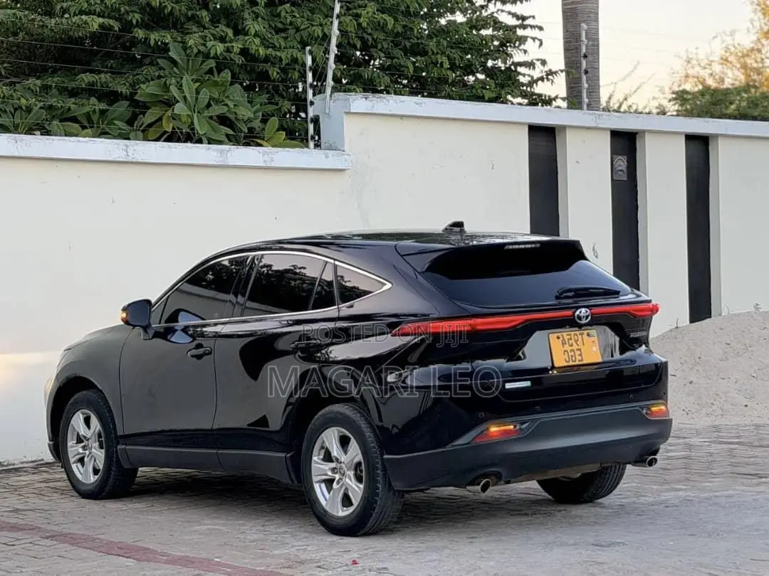 Toyota Harrier 2.0 2021 Black