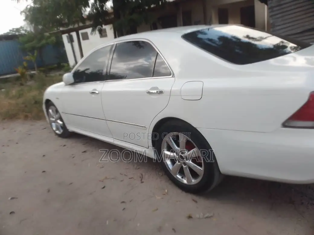 Toyota Crown 2004 Pearl