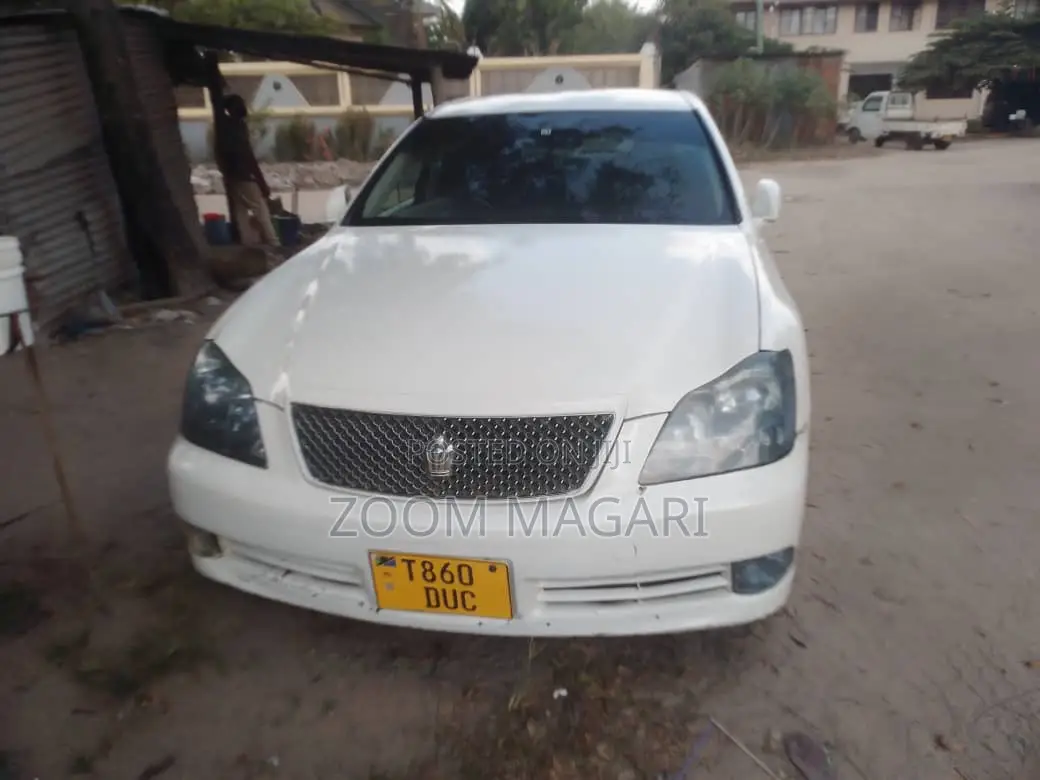 Toyota Crown 2004 Pearl