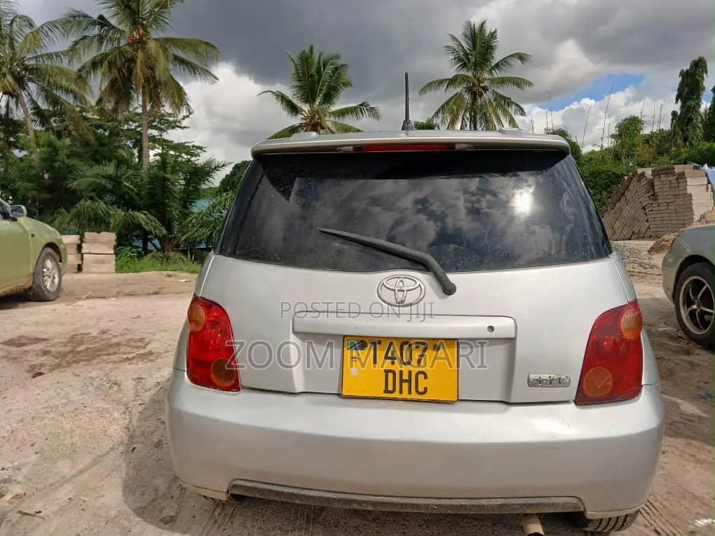 Toyota IST 2005 Beige