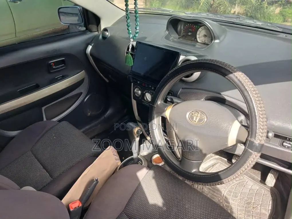 Toyota IST 2005 Beige