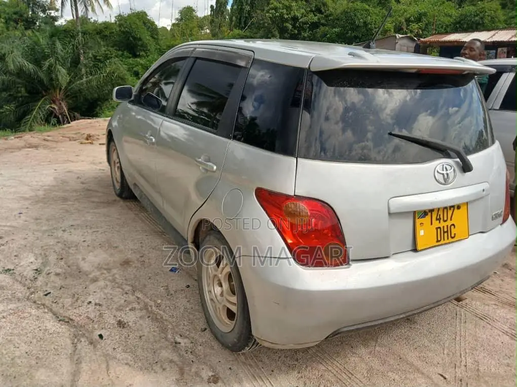 Toyota IST 2005 Beige