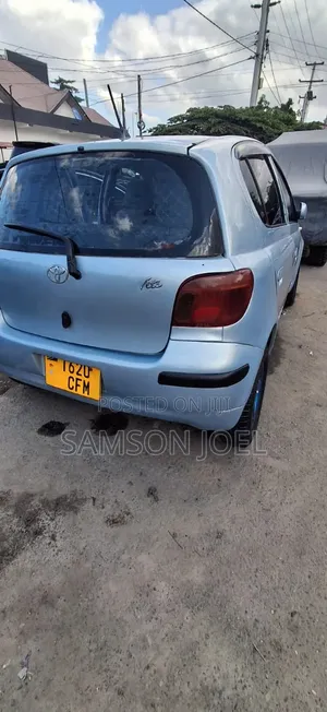 Toyota Vitz 2002 Blue