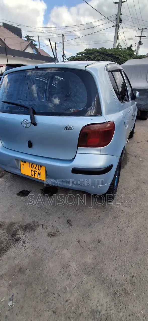 Toyota Vitz 2002 Blue