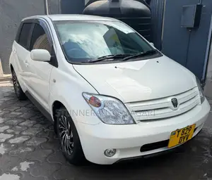 Toyota IST 2004 White