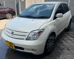Toyota IST 2004 White