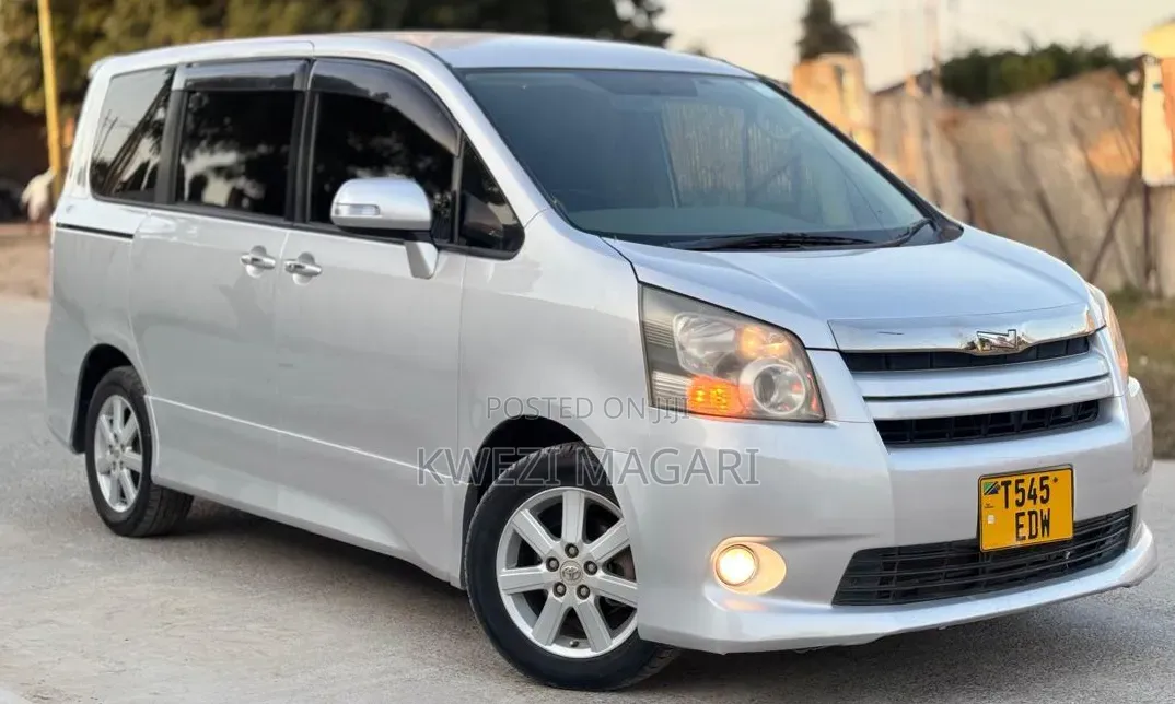 Toyota Noah 2008 Silver