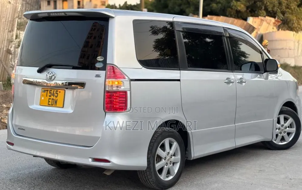 Toyota Noah 2008 Silver