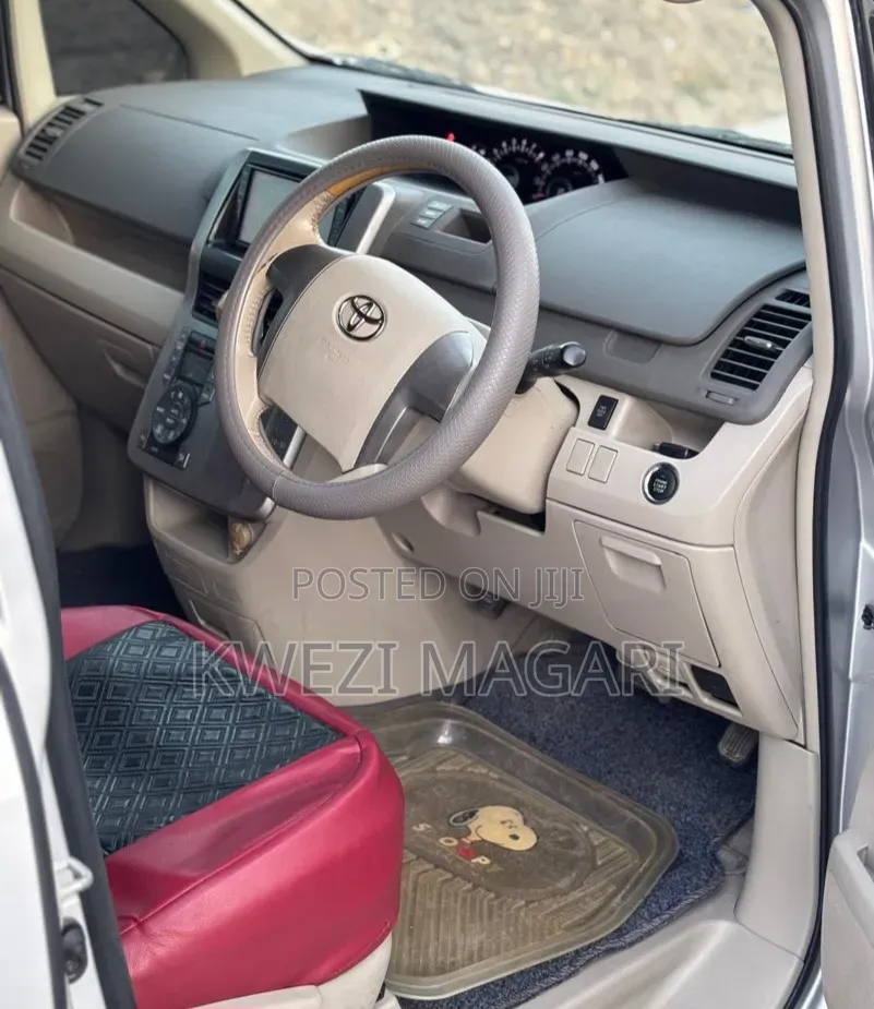 Toyota Noah 2008 Silver