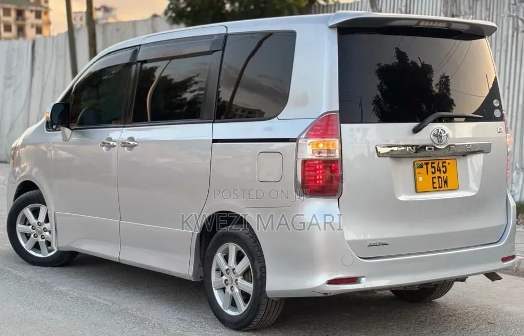 Toyota Noah 2008 Silver